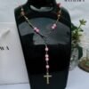WhatsApp Image 2025-12-2.41.01 Collier Rozari Moderne "Rosa" – Perles & Croix Scintillante