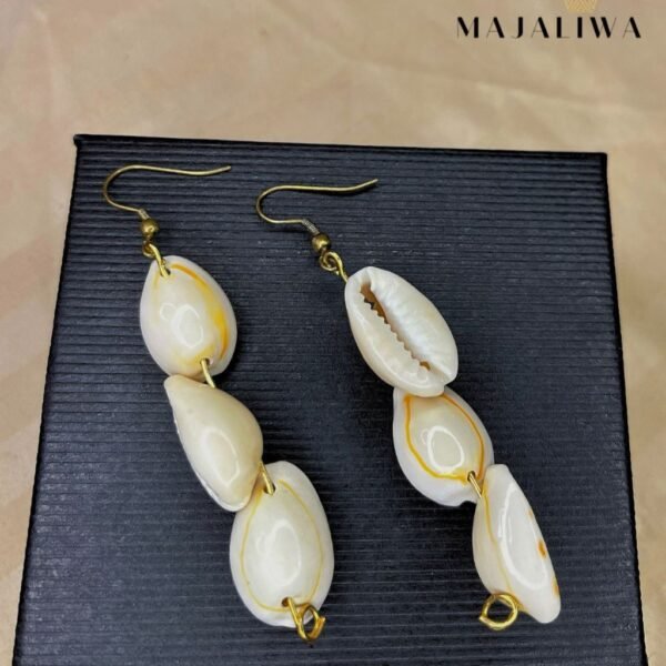 WhatsApp Image 2025-12-22 at 10.45.1peg Boucles d'Oreilles "Cascade de Cauris" – L'Appel du Soleil