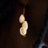 Boucles d'Oreilles "Cascade de Cauris" – L'Appel du Soleil