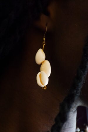 Boucles d'Oreilles "Cascade de Cauris" – L'Appel du Soleil